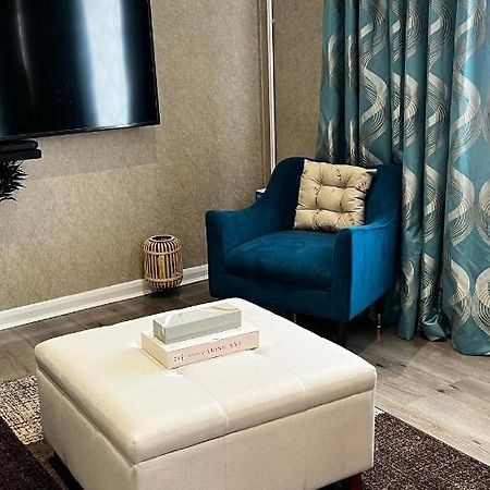 Cheerful 3 Bedroom Townhouse With Free Parking. บิลเลอร์ริคีย์ ภายนอก รูปภาพ